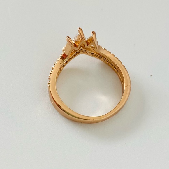 Cubic Zirconia Crown Ring - Picture 3 of 7